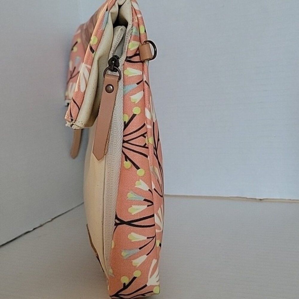 Petunia Pickle Bottom Diaper Bag Birch Blissful Brisbane Shoulder Crossbody Baby - Picture 3 of 16